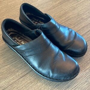 Josef Seibel Catalonia Black Leather Clogs.